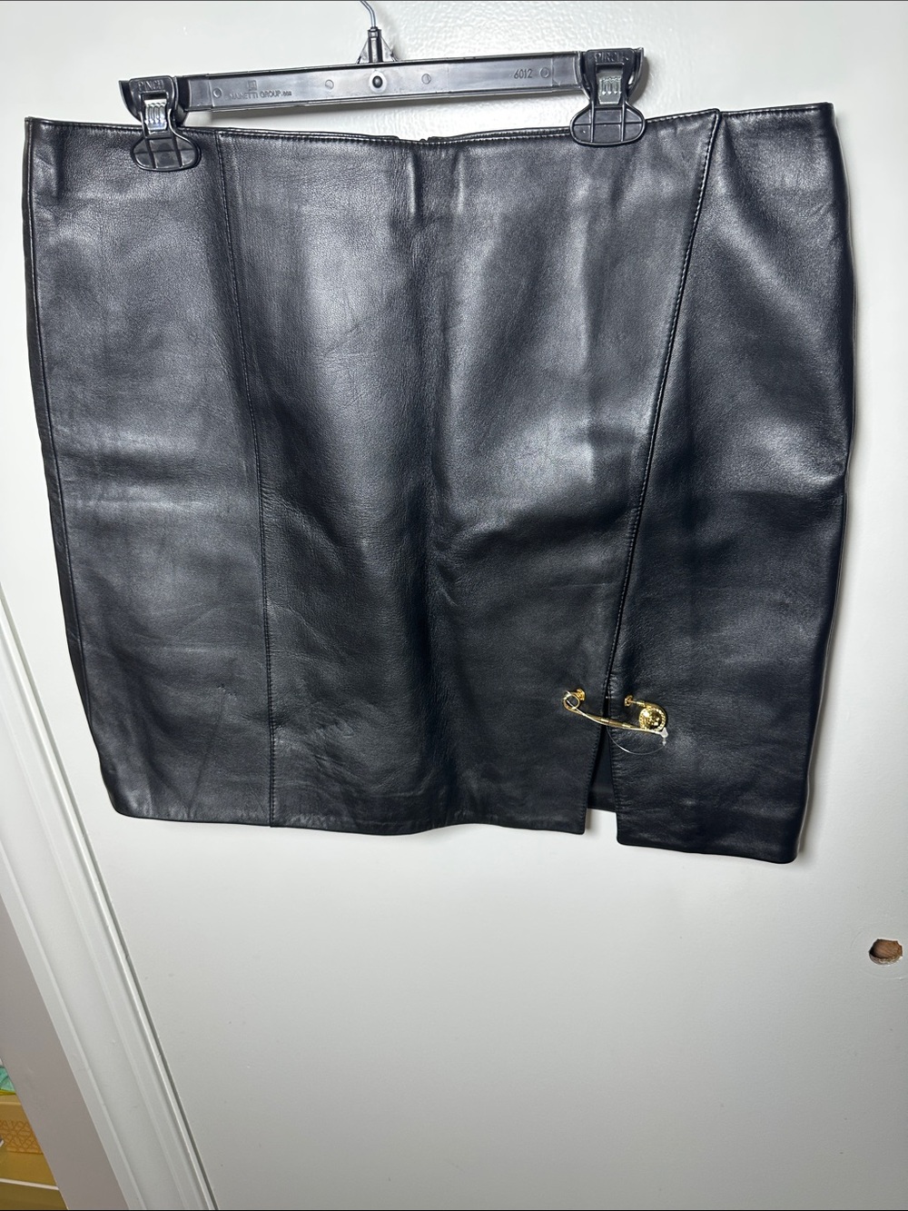 Versace Black Leather Mini Skirt with Gold Safety Pin Detail Versace size 50 (7)